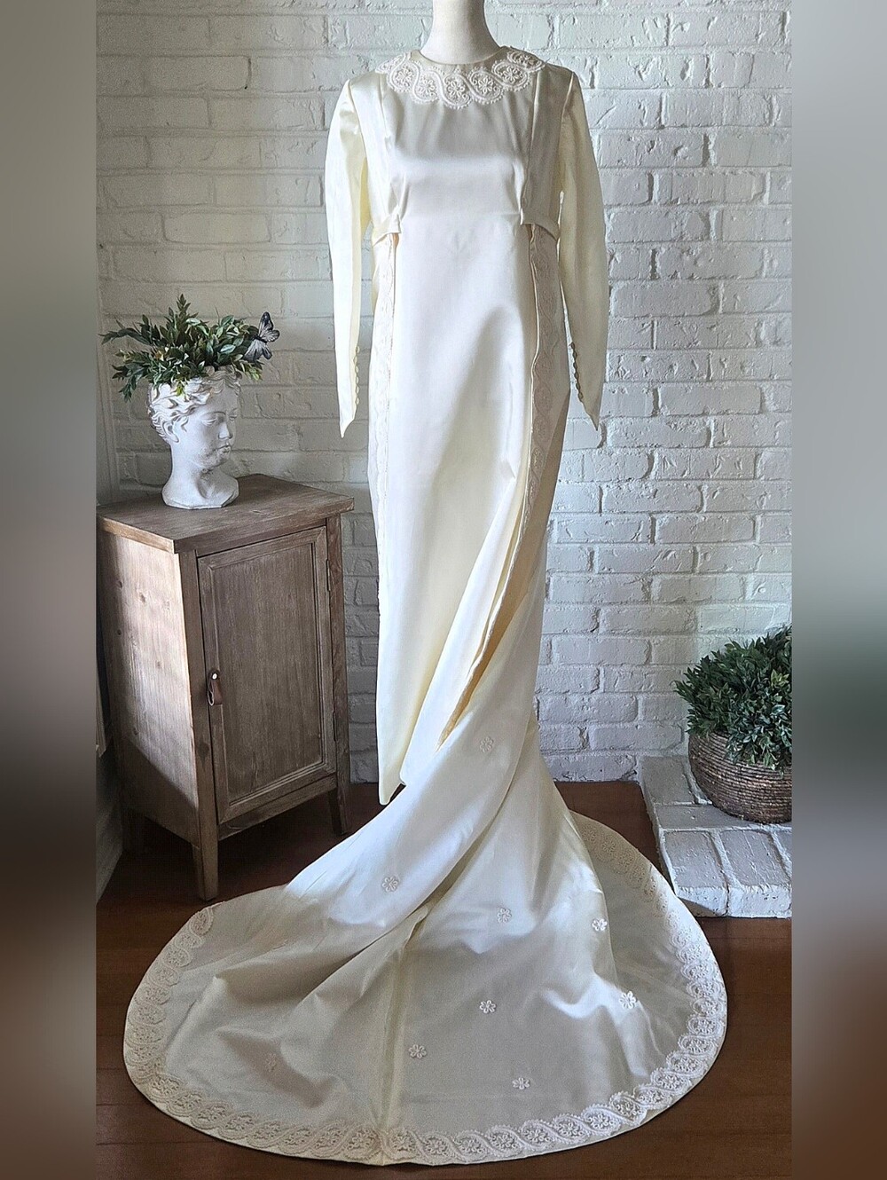 Vtg Ivory Pearl Flower Wedding Gown, Train, S/M, Audrey Hepburn